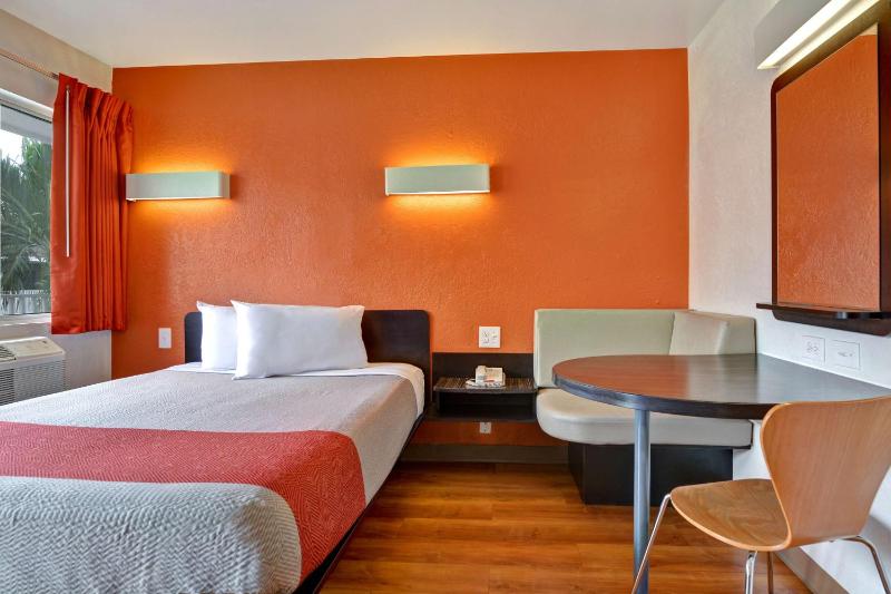 Double Room - Disability Access image 3