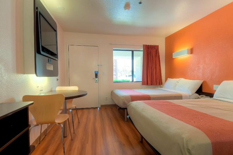 Quadruple Room image 2