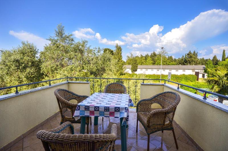 One-Bedroom Apartment image 1