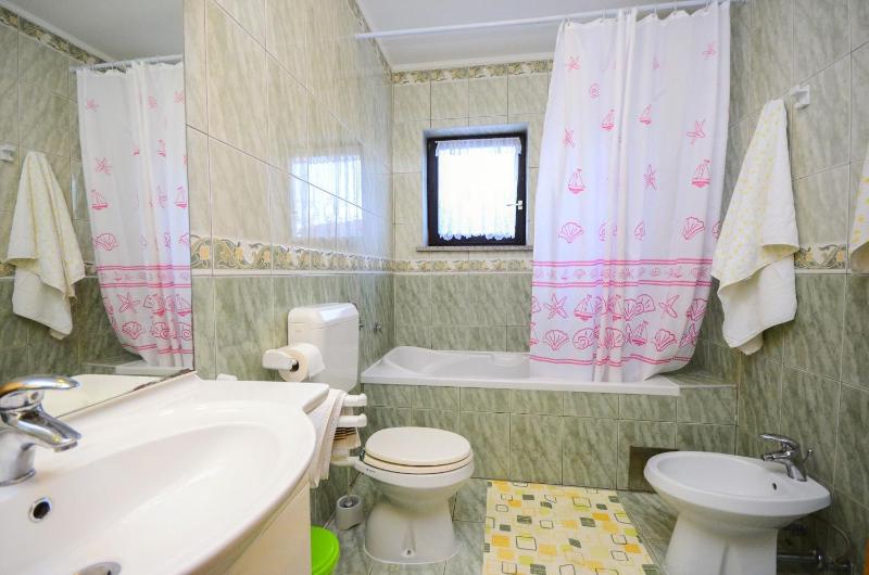 One-Bedroom Apartment image 4