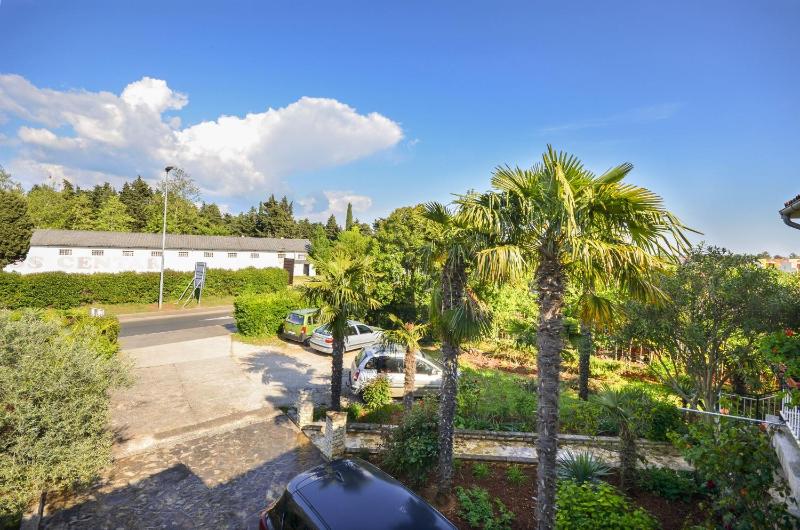 One-Bedroom Apartment image 2