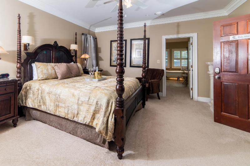 King Suite image 2