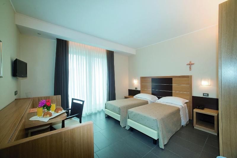 Superior Double or Twin Room with Terrace image 4