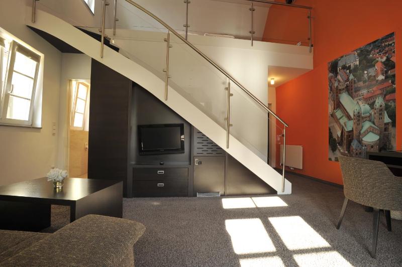 Family Room image 2