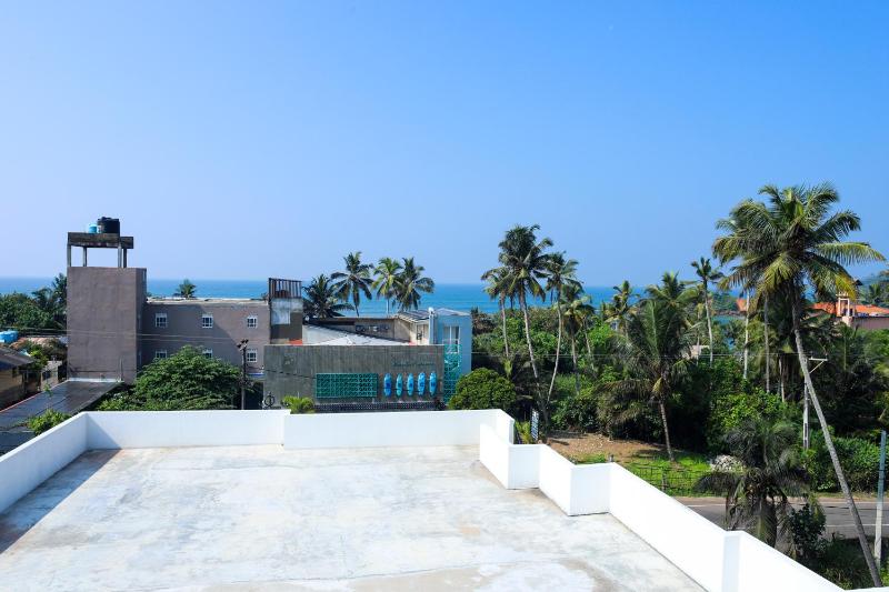 Tropical Inn - image 13