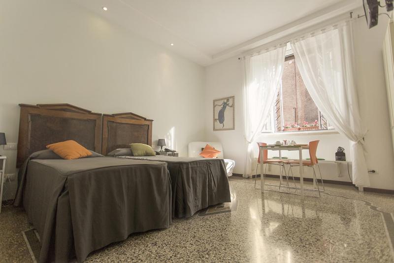 Double or Twin Room image 4