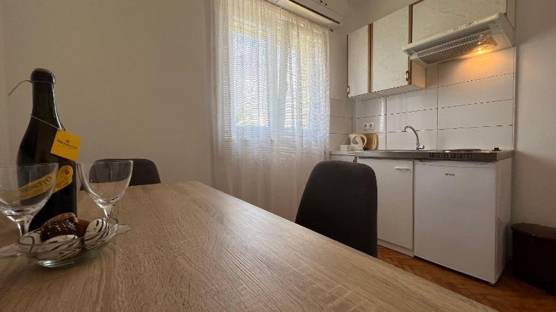 One-Bedroom Apartment image 3