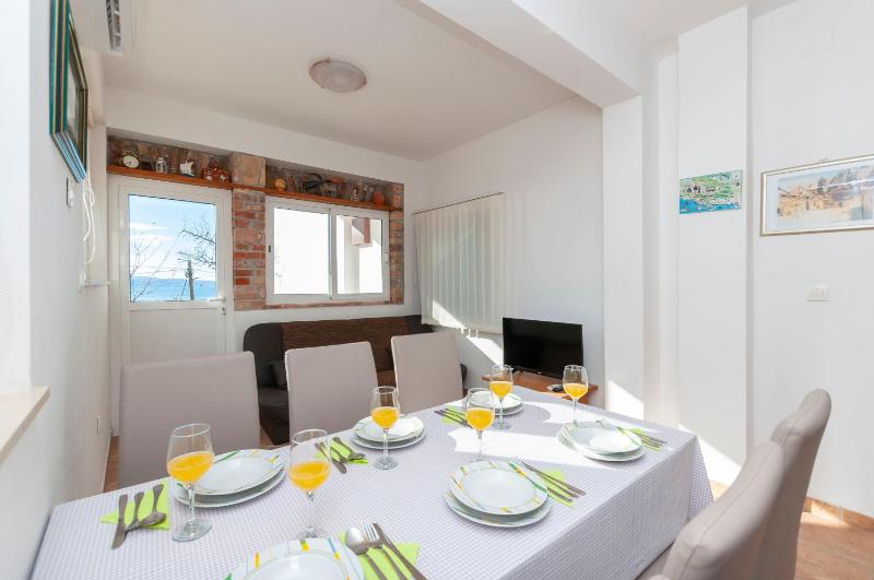 Two-Bedroom Apartment with Patio image 3