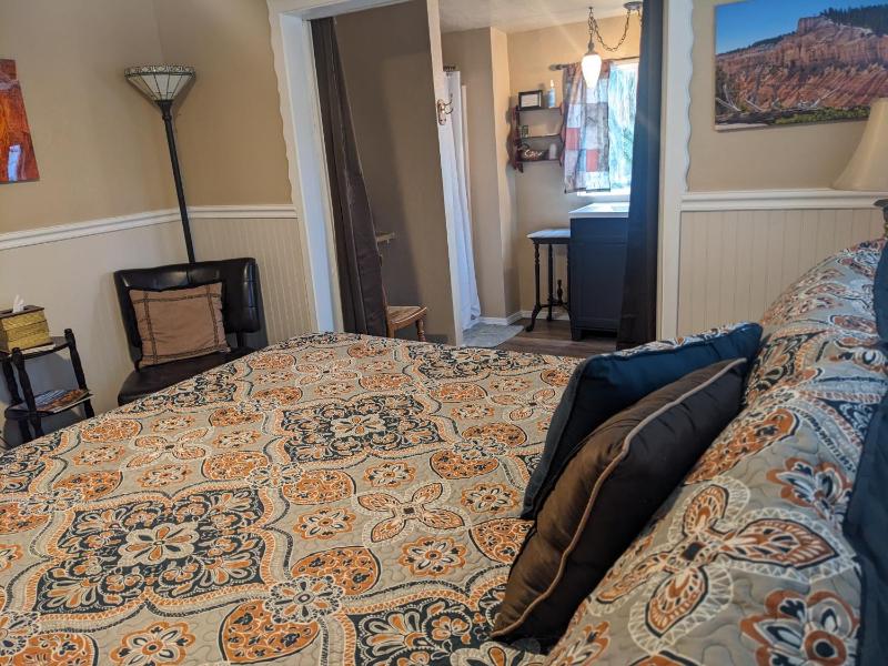 King Room image 3
