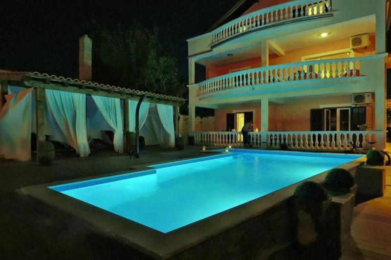 Apartments Beauty - image 26