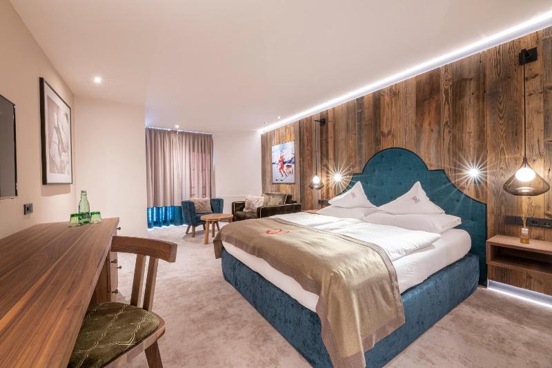 Deluxe Double Room image 4