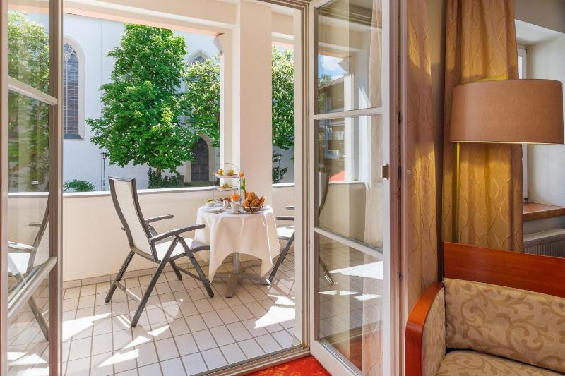 Double Room with Balcony and Market Square View image 3