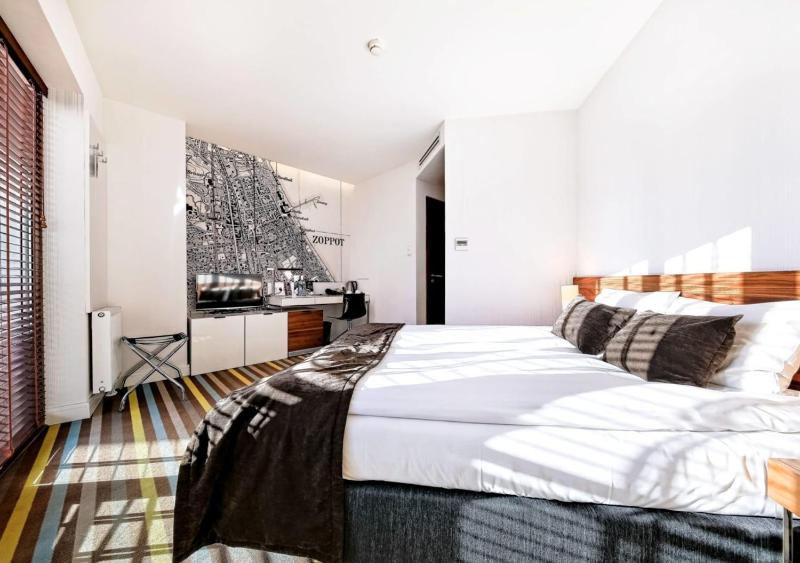 Classic Single Room with Courtyard View image 3