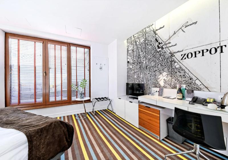 Classic Single Room with Courtyard View image 4