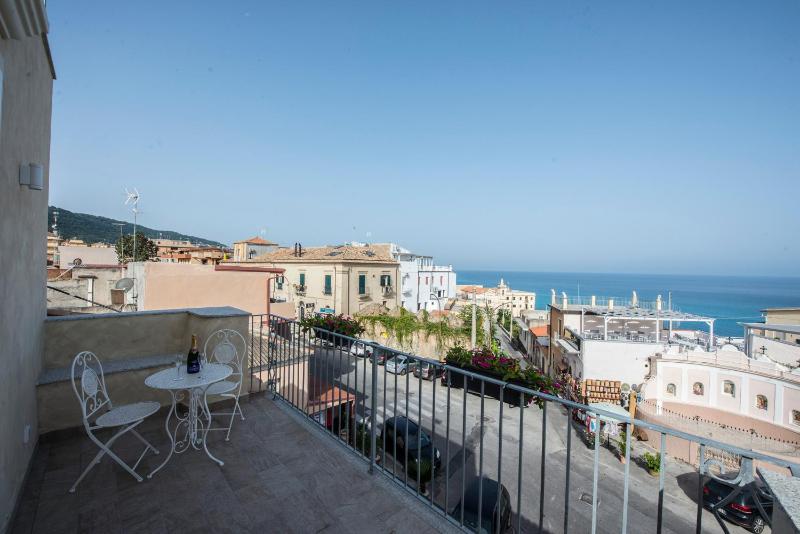 Double or Twin Room with Sea View image 3