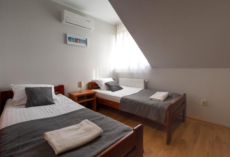 Twin Room image 1