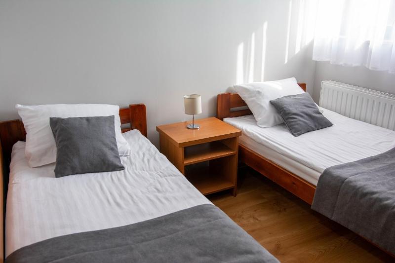 Twin Room image 3