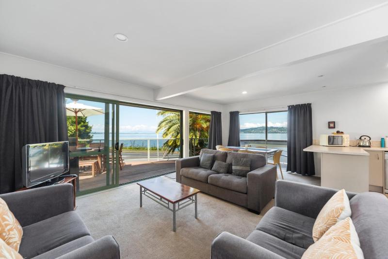 Lakeside Terrace - Taupo Holiday Home - image 7
