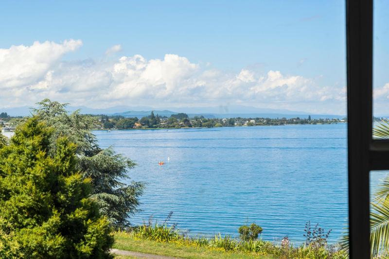 Lakeside Terrace - Taupo Holiday Home - image 2