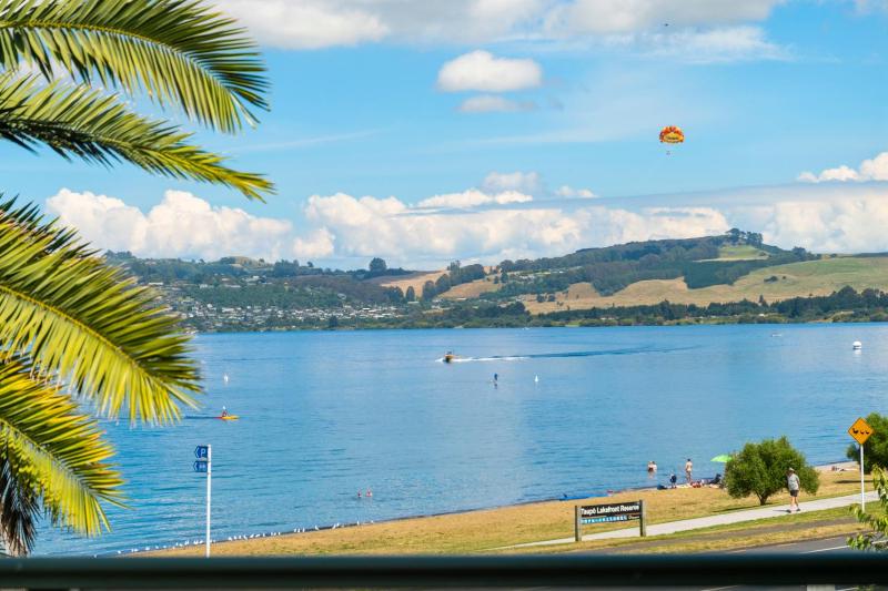 Lakeside Terrace - Taupo Holiday Home - image 9