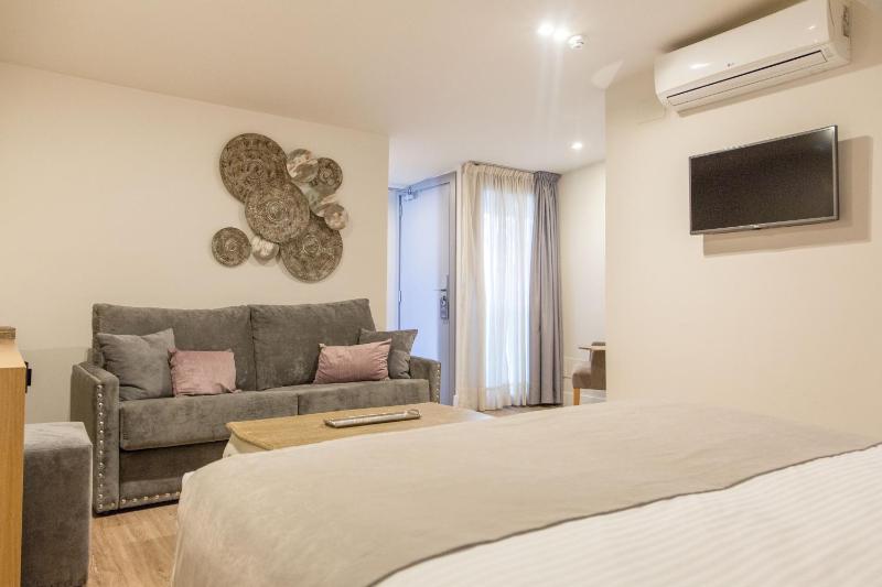 Economy Double Room image 4