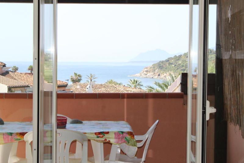 One-Bedroom Apartment with Terrace and Sea View image 3
