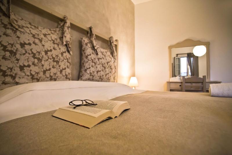 Deluxe Double Room with Balcony image 1