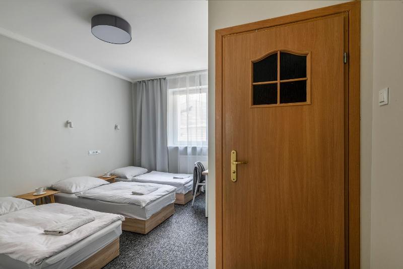 Quadruple Room with Bathroom image 3