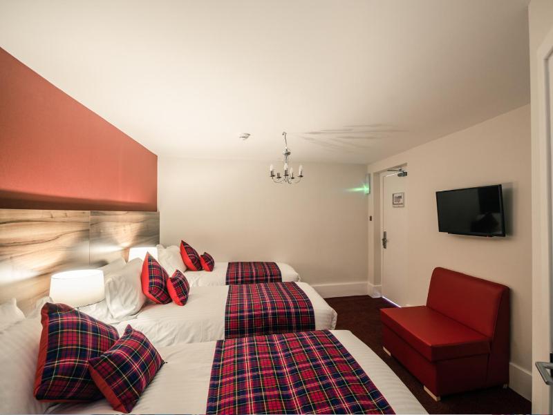 Basic Triple Room image 3