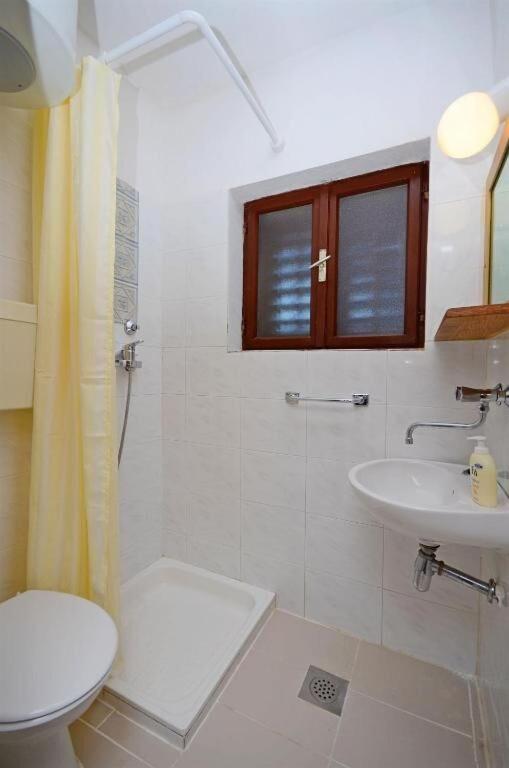 One-Bedroom Holiday Home image 4