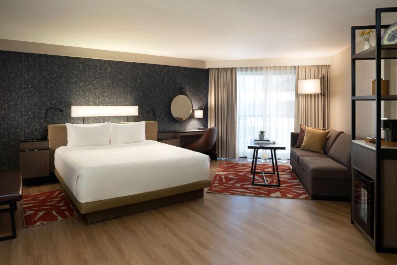 Corner King Room image 1