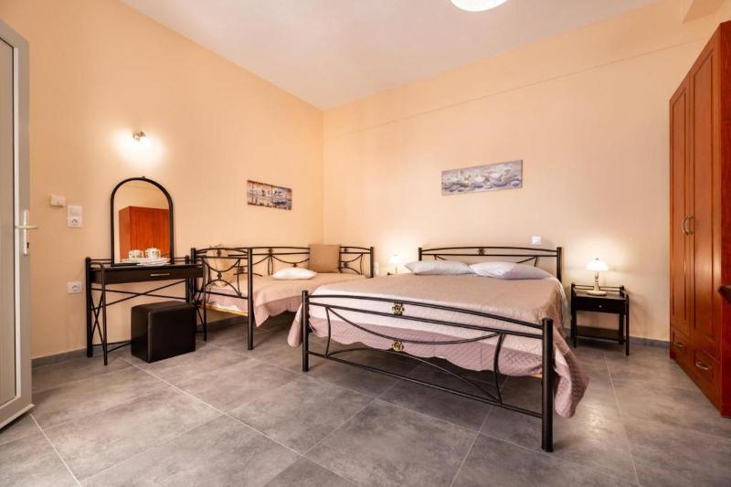 Standard Triple Studio image 1