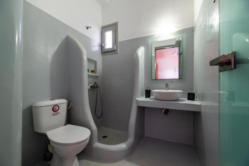 Standard Triple Studio image 2