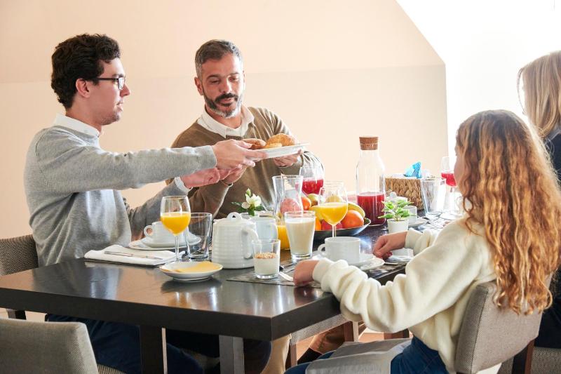 Deluxe One-Bedroom Apartment with River View image 2