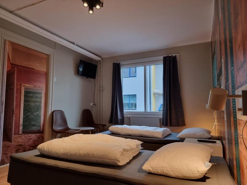 Twin Room with Shared Bathroom image 1