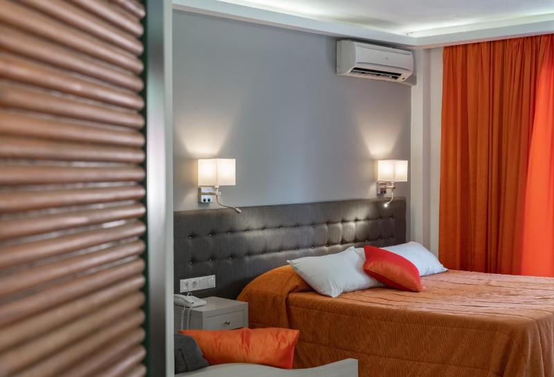 Standard Double or Twin Room with Garden View image 1