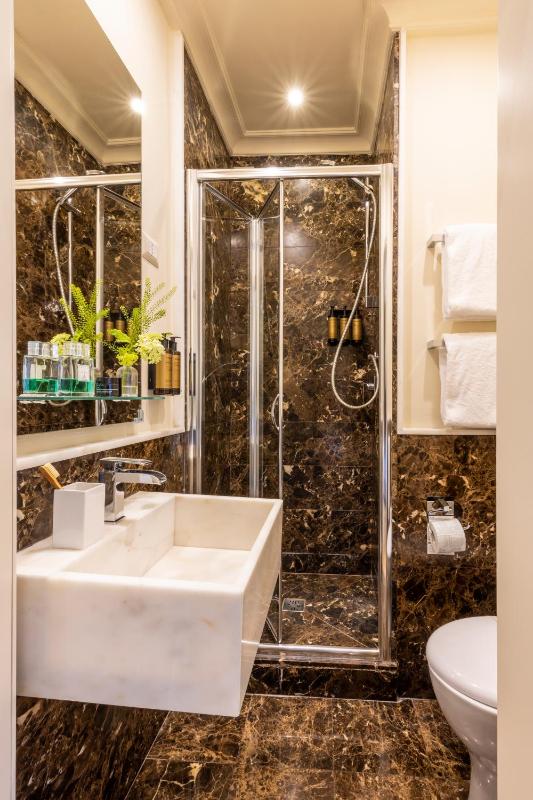 Superior Double Room image 1