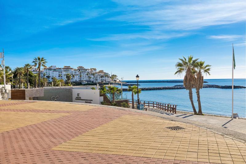 Casa cádiz 607 playas del duque - image 24