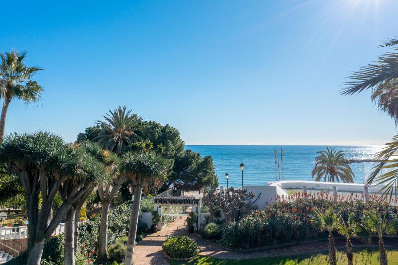 Casa cádiz 607 playas del duque - image 12