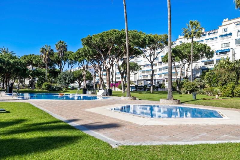 Casa cádiz 607 playas del duque - image 15