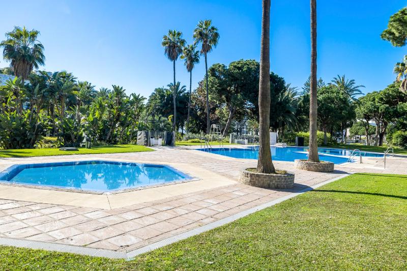 Casa cádiz 607 playas del duque - image 33