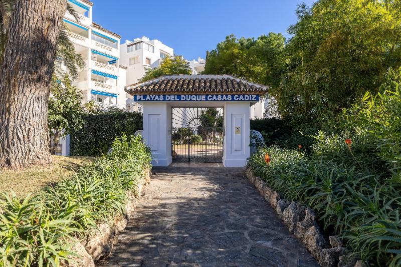 Casa cádiz 607 playas del duque - image 44