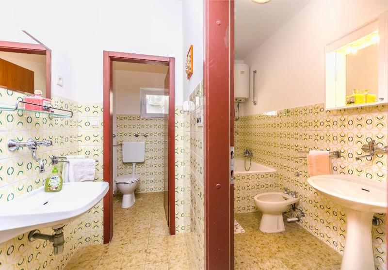 Apartment Roza - image 14