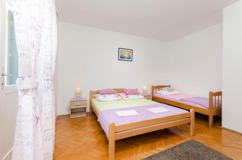 Apartment Roza - image 2