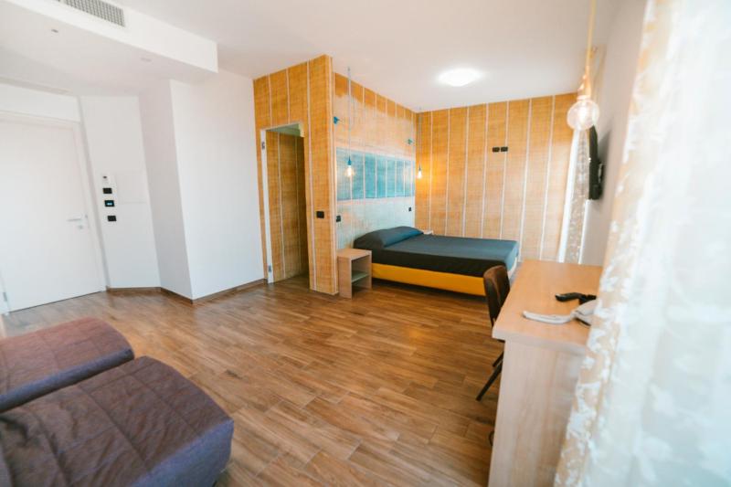 Hotel Continental - image 20
