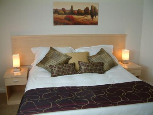 Family Ensuite image 4