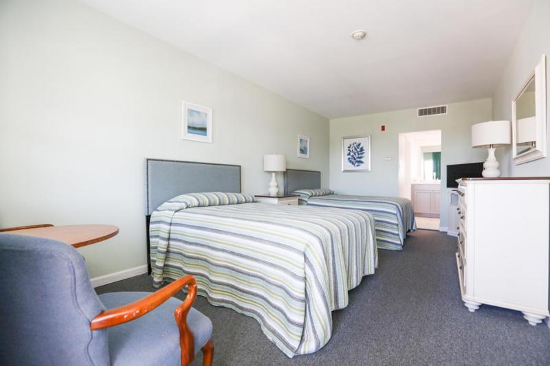 Deluxe Double Room with Two Double Beds-Ocean View image 4