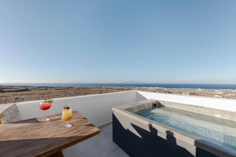 Panorama Suite with outdoor Hot Tub image 3
