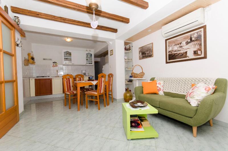 One-Bedroom Holiday Home image 1