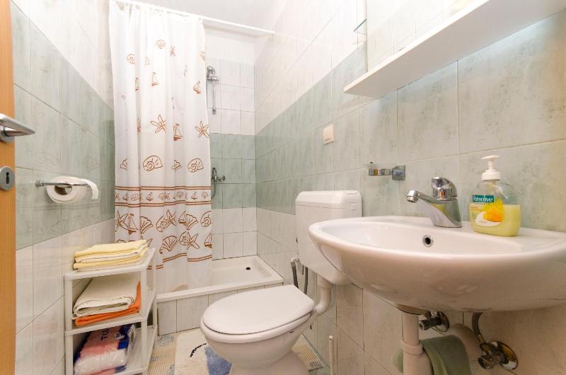 One-Bedroom Holiday Home image 3